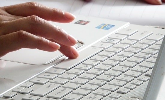 Persona pulsando atajos de teclado