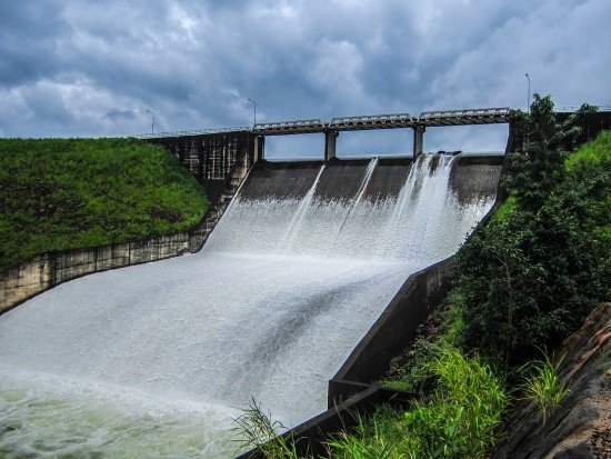 Represa de generación de energía hidroeléctrica