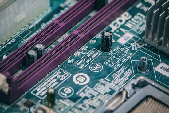 Zócalos para memoria en la motherboard